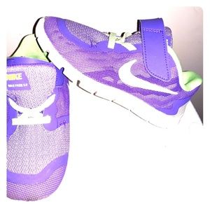 Great Condition Kids Nike Gym Shoes Free 5.0